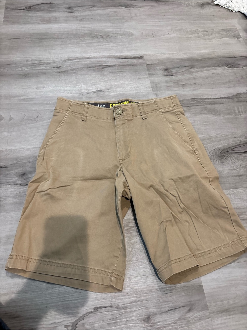 Lee Men’s Tan Cotton Flat-Front Shorts